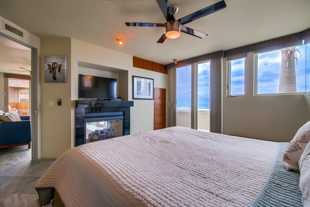 Virtual tour photo 30 of 48 for 3373 Ocean Front Walk