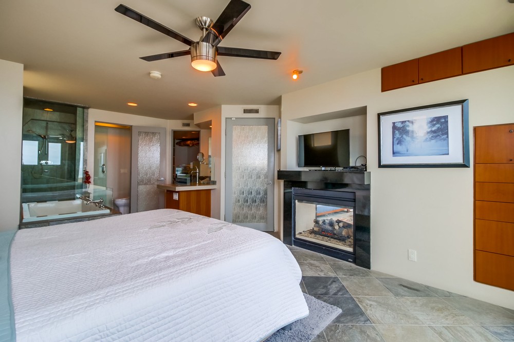 Virtual tour photo 32 of 48 for 3373 Ocean Front Walk