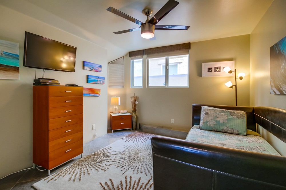Virtual tour photo 36 of 48 for 3373 Ocean Front Walk