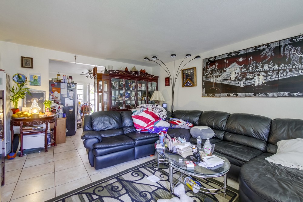 Virtual tour photo 7 of 38 for 3374 Clairemont Dr #76