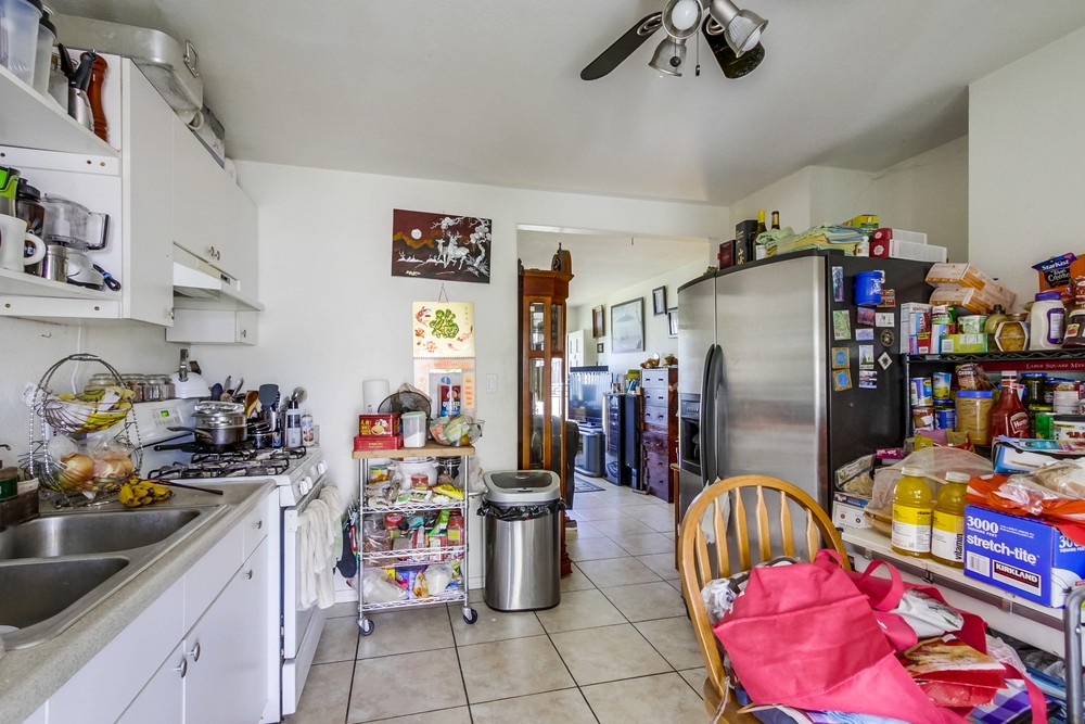 Virtual tour photo 10 of 38 for 3374 Clairemont Dr #76