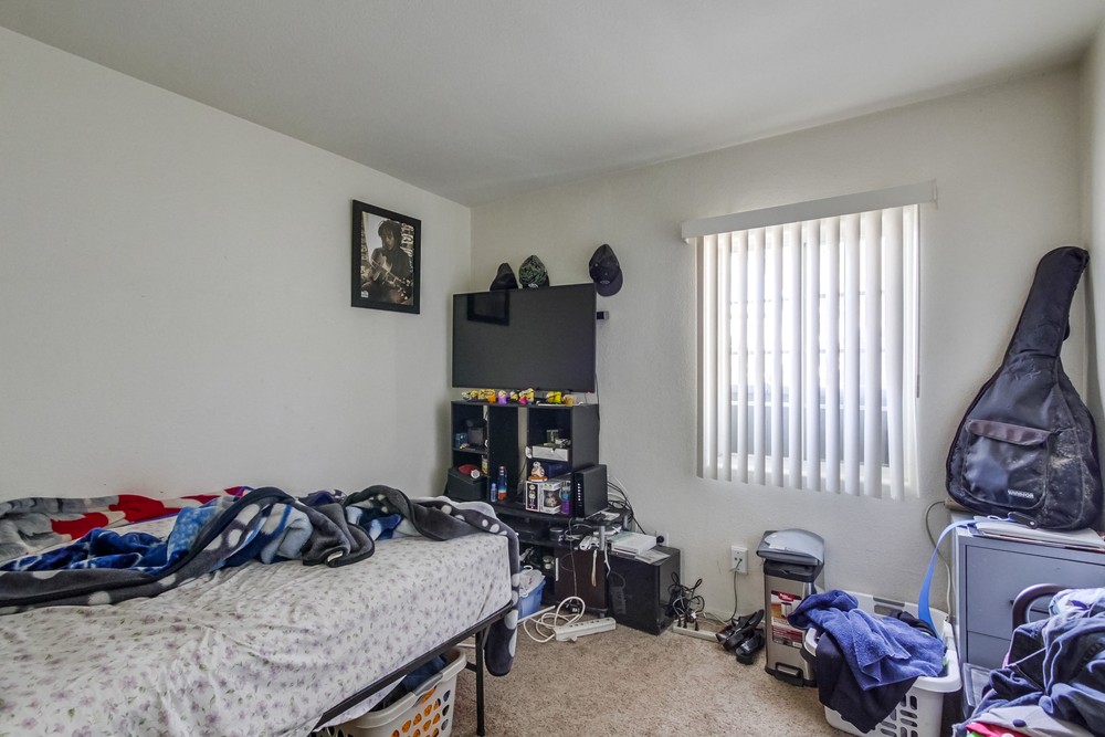Virtual tour photo 12 of 38 for 3374 Clairemont Dr #76