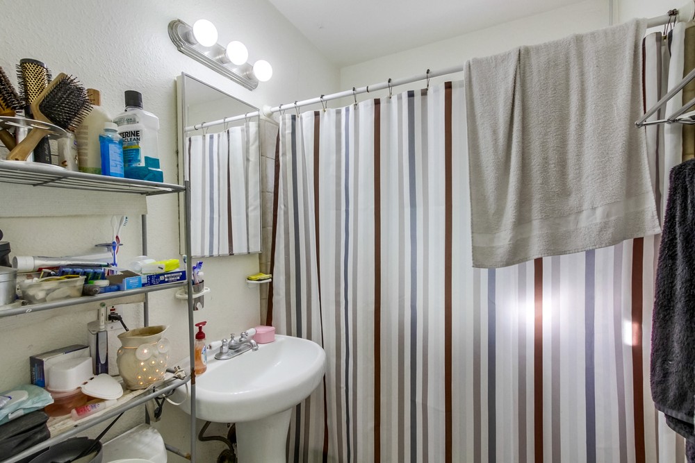 Virtual tour photo 13 of 38 for 3374 Clairemont Dr #76