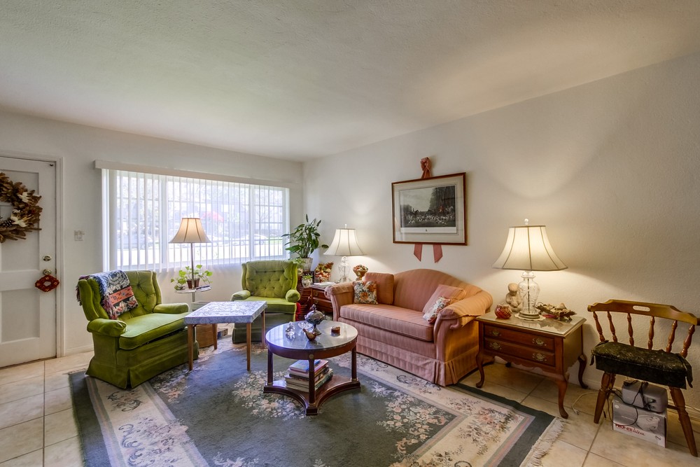 Virtual tour photo 18 of 38 for 3374 Clairemont Dr #76