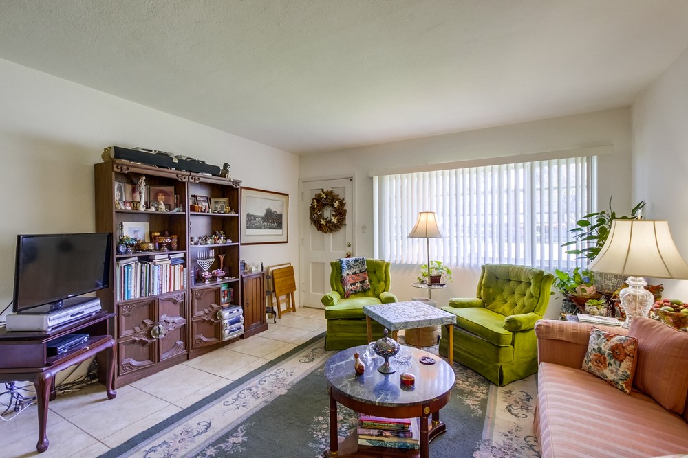 Virtual tour photo 20 of 38 for 3374 Clairemont Dr #76