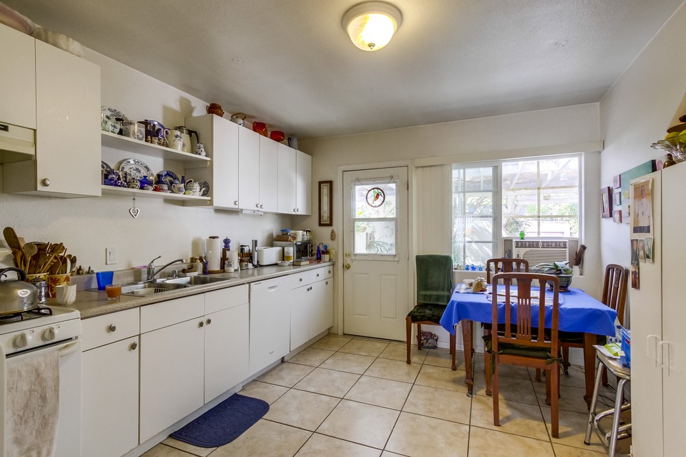 Virtual tour photo 22 of 38 for 3374 Clairemont Dr #76