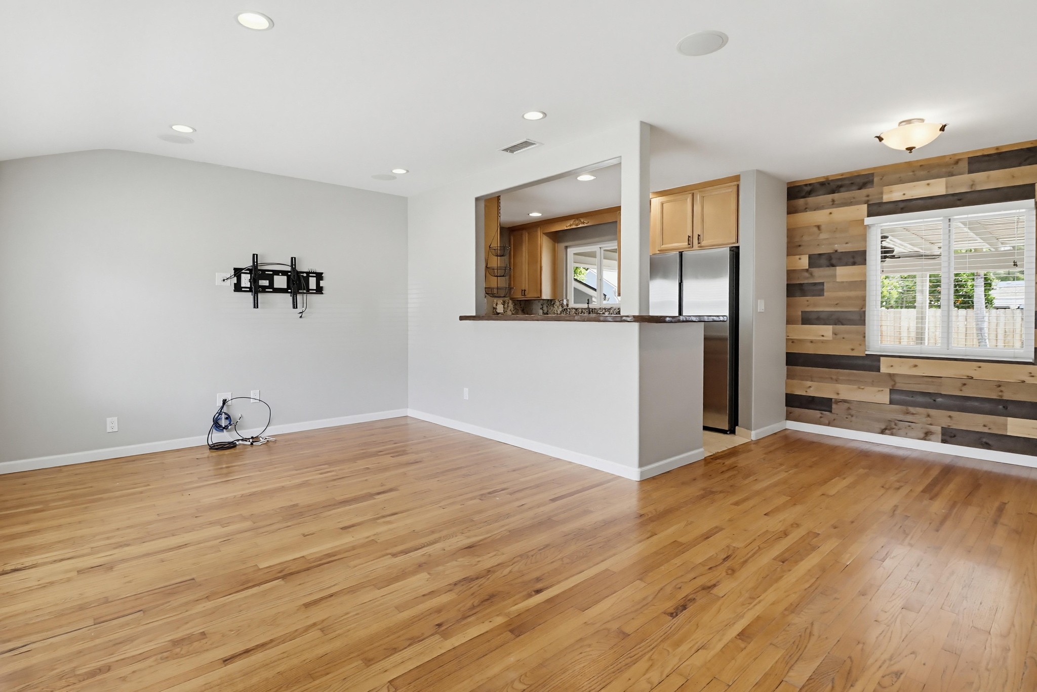 Virtual tour photo 10 of 54 for 3375 Par Dr