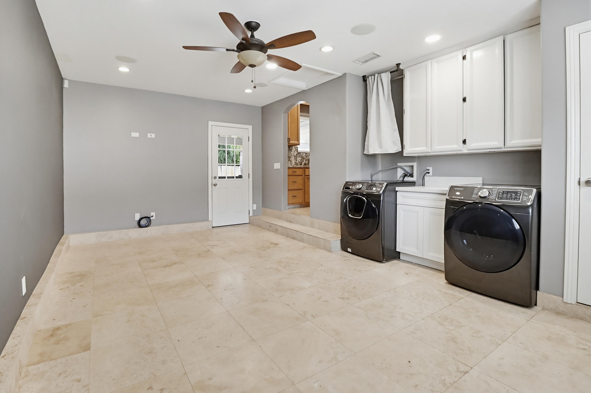 Virtual tour photo 22 of 54 for 3375 Par Dr