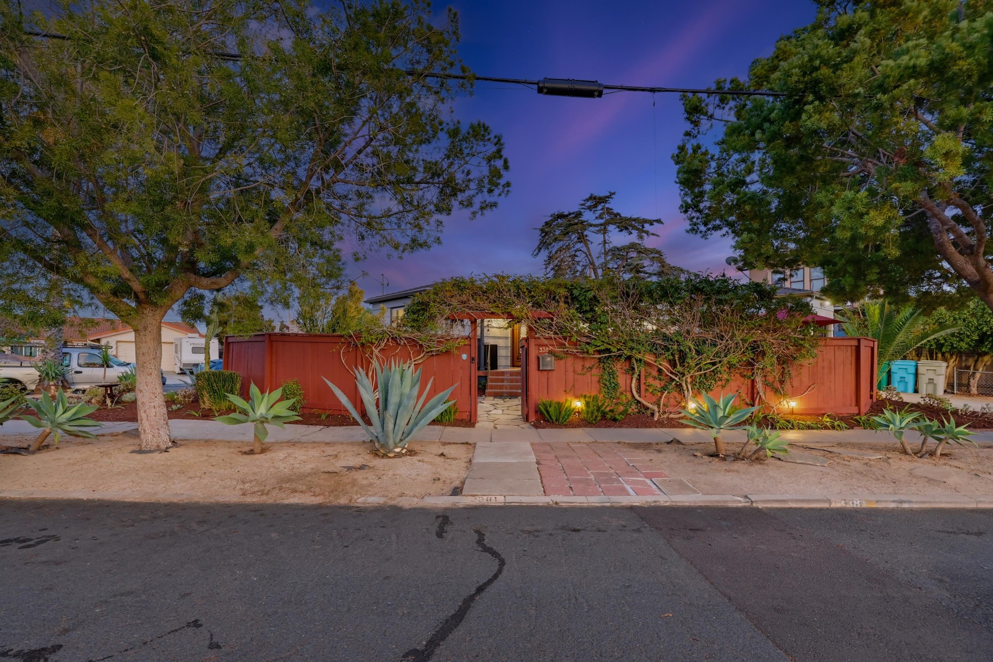 Virtual tour photo 1 of 76 for 3381 N Mountain View Dr