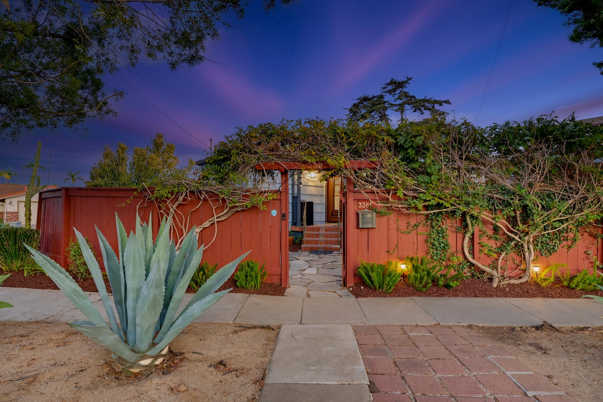 Virtual tour photo 3 of 76 for 3381 N Mountain View Dr