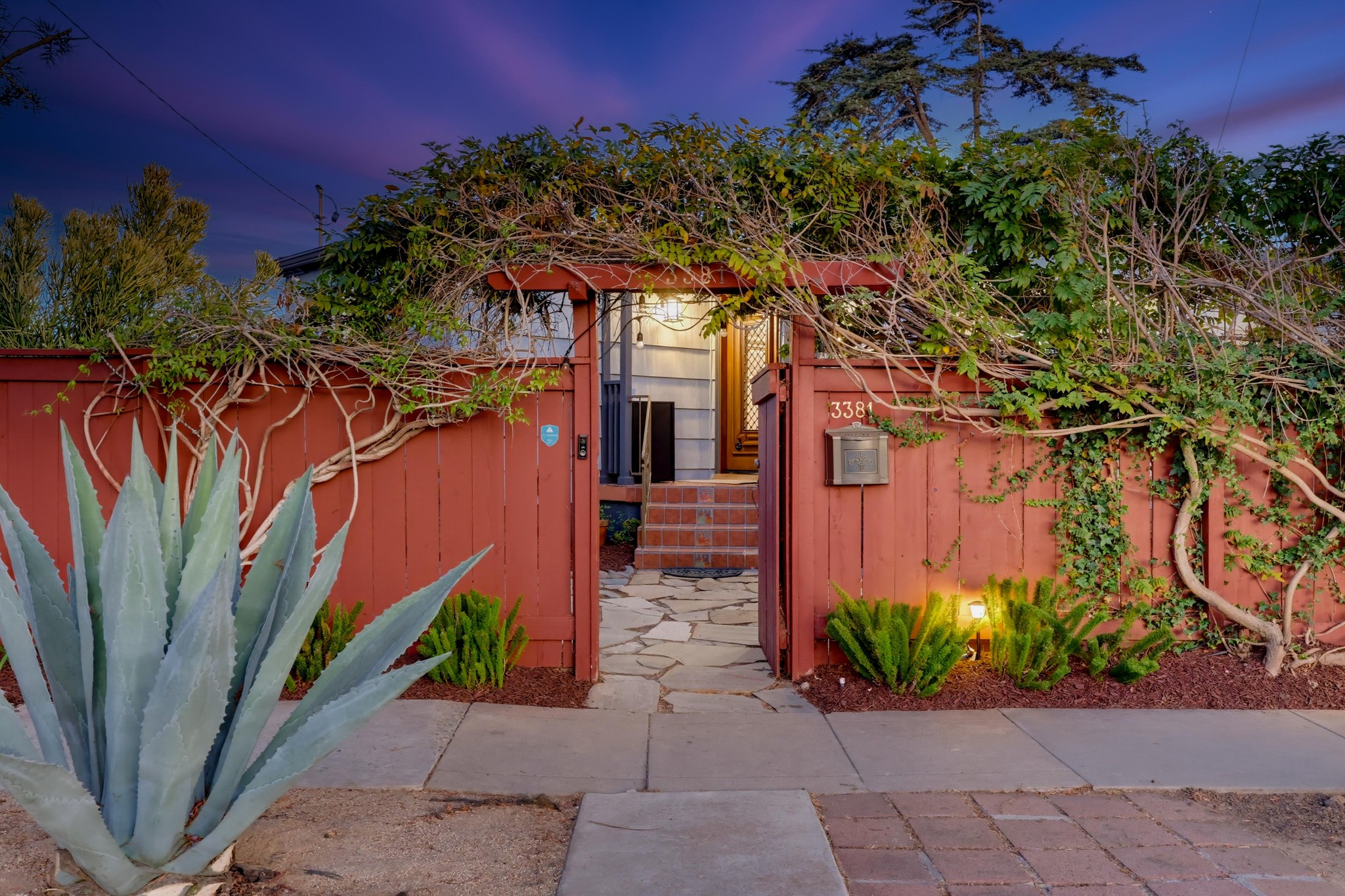 Virtual tour photo 5 of 76 for 3381 N Mountain View Dr