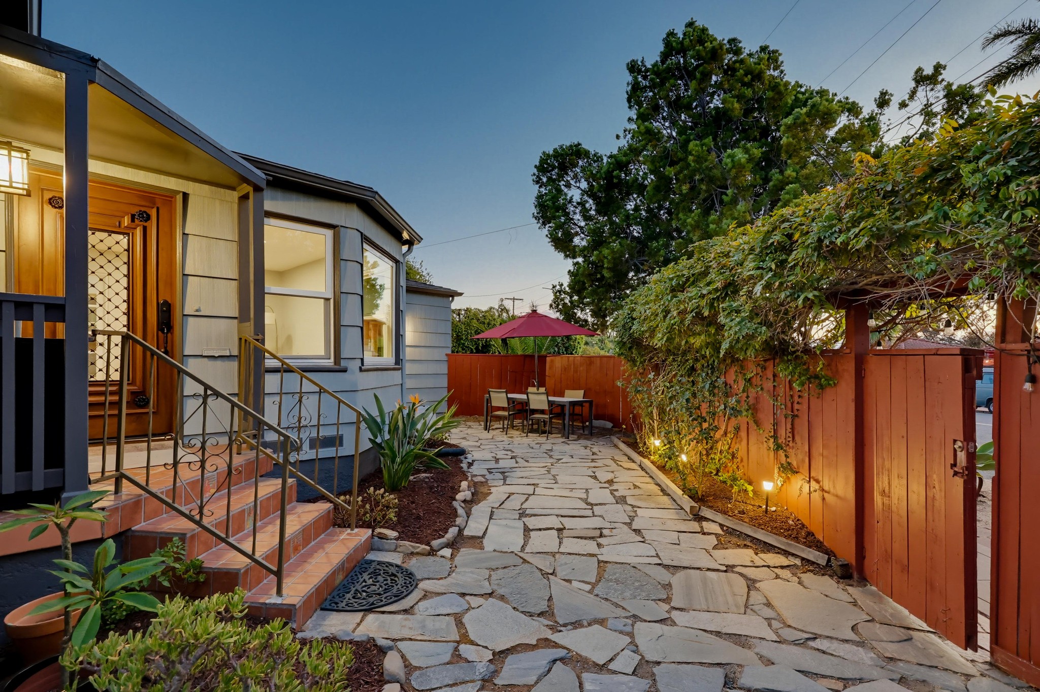 Virtual tour photo 15 of 76 for 3381 N Mountain View Dr