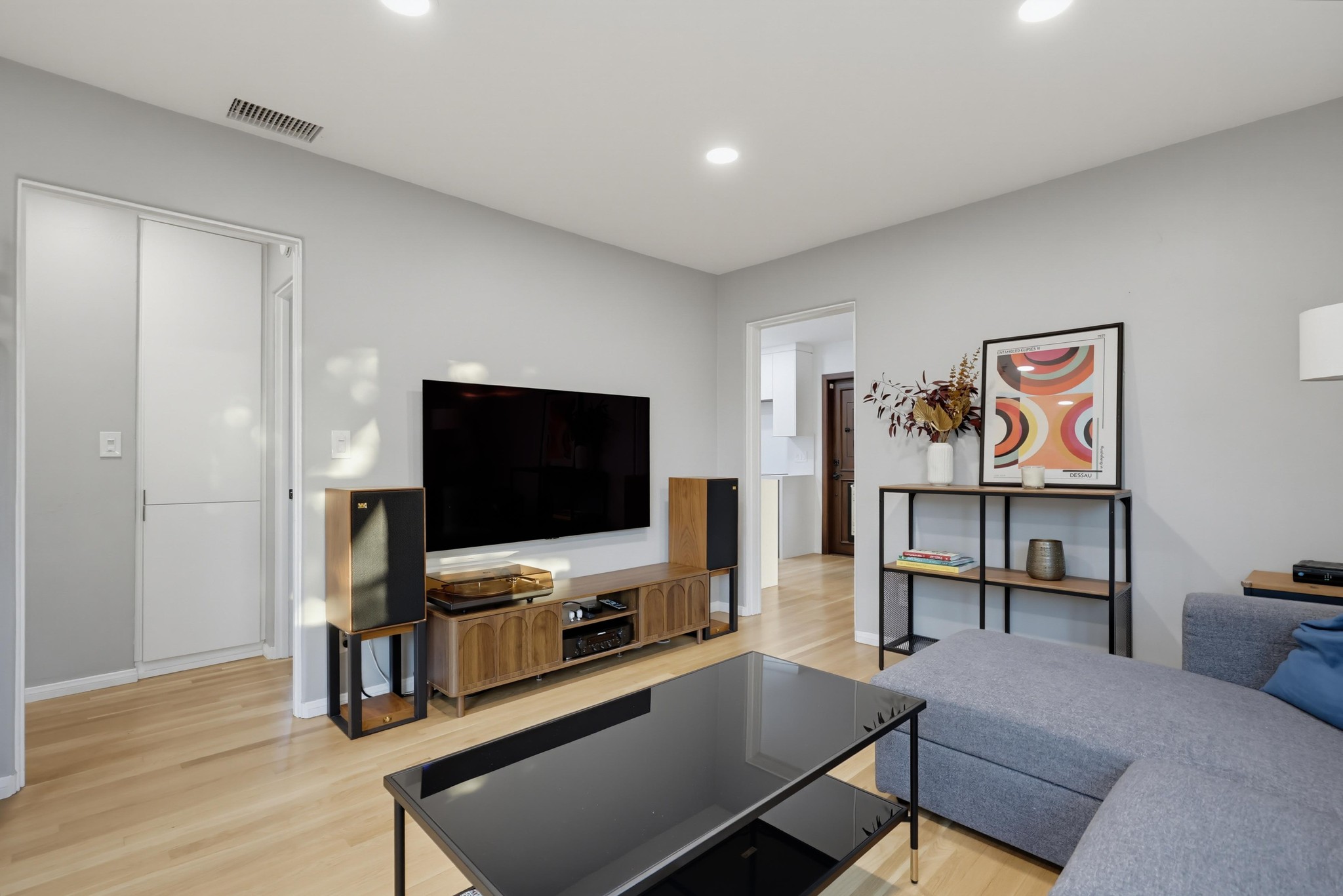 Virtual tour photo 22 of 76 for 3381 N Mountain View Dr