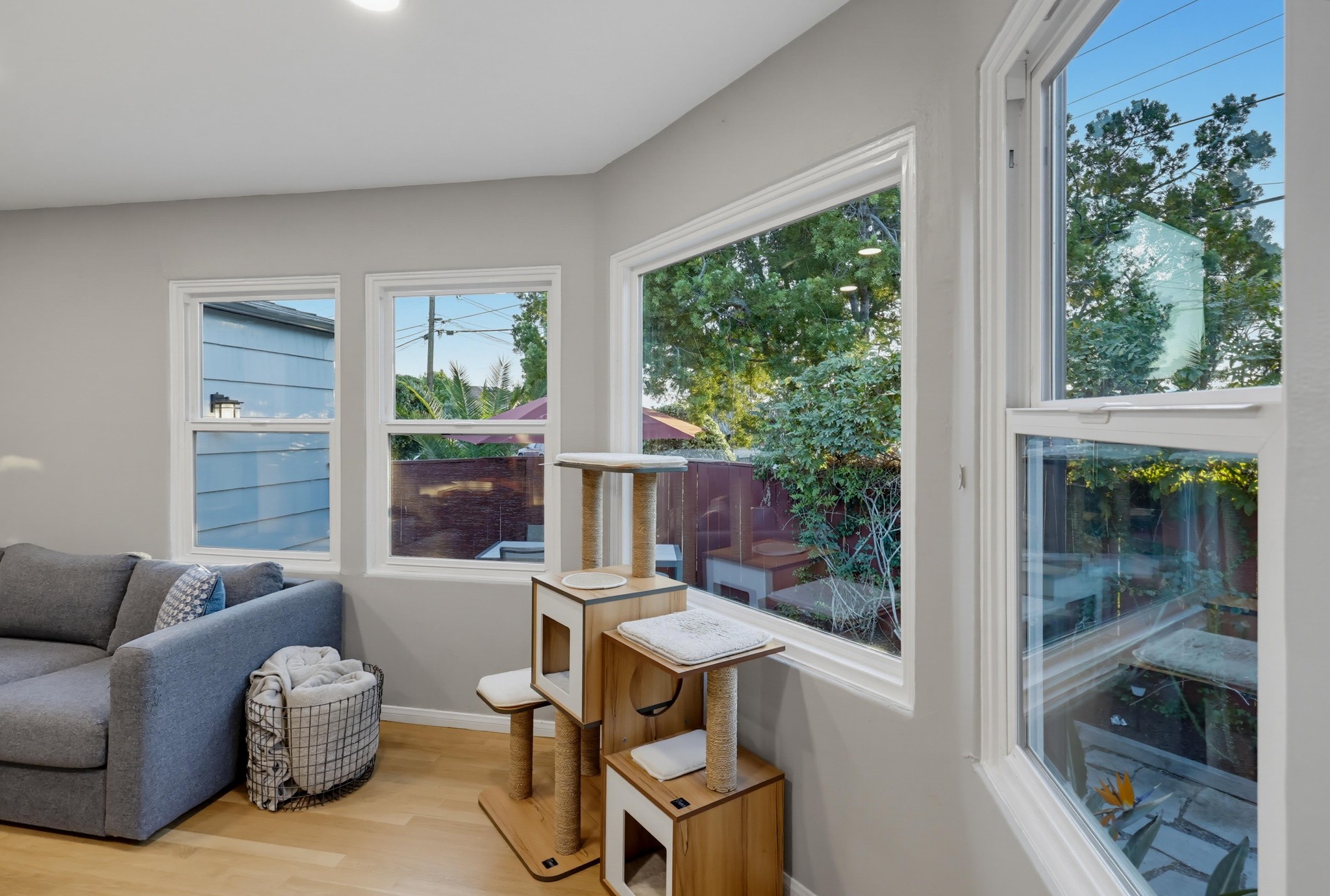 Virtual tour photo 25 of 76 for 3381 N Mountain View Dr