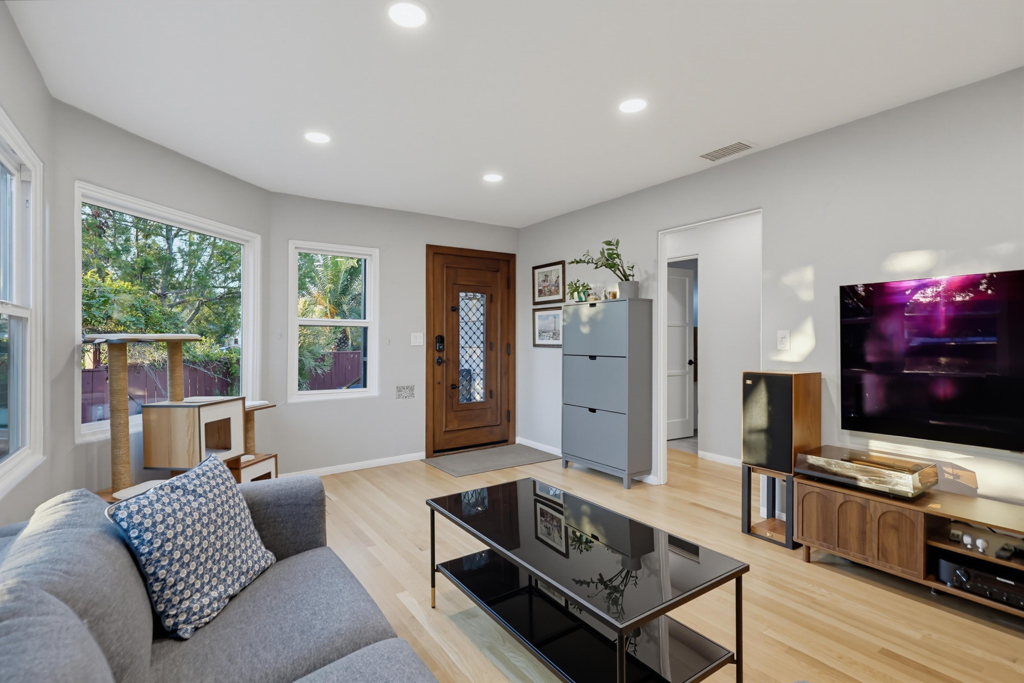 Virtual tour photo 27 of 76 for 3381 N Mountain View Dr