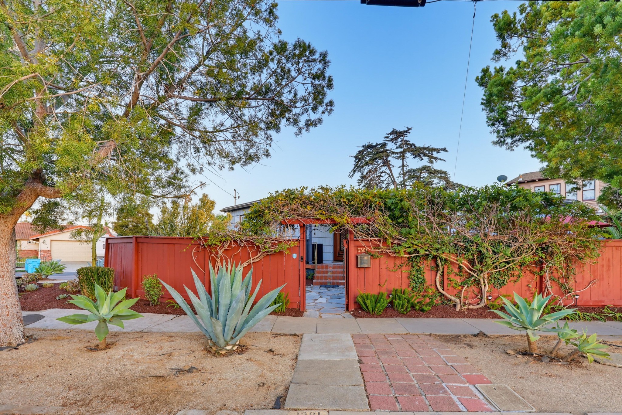 Virtual tour photo 53 of 76 for 3381 N Mountain View Dr