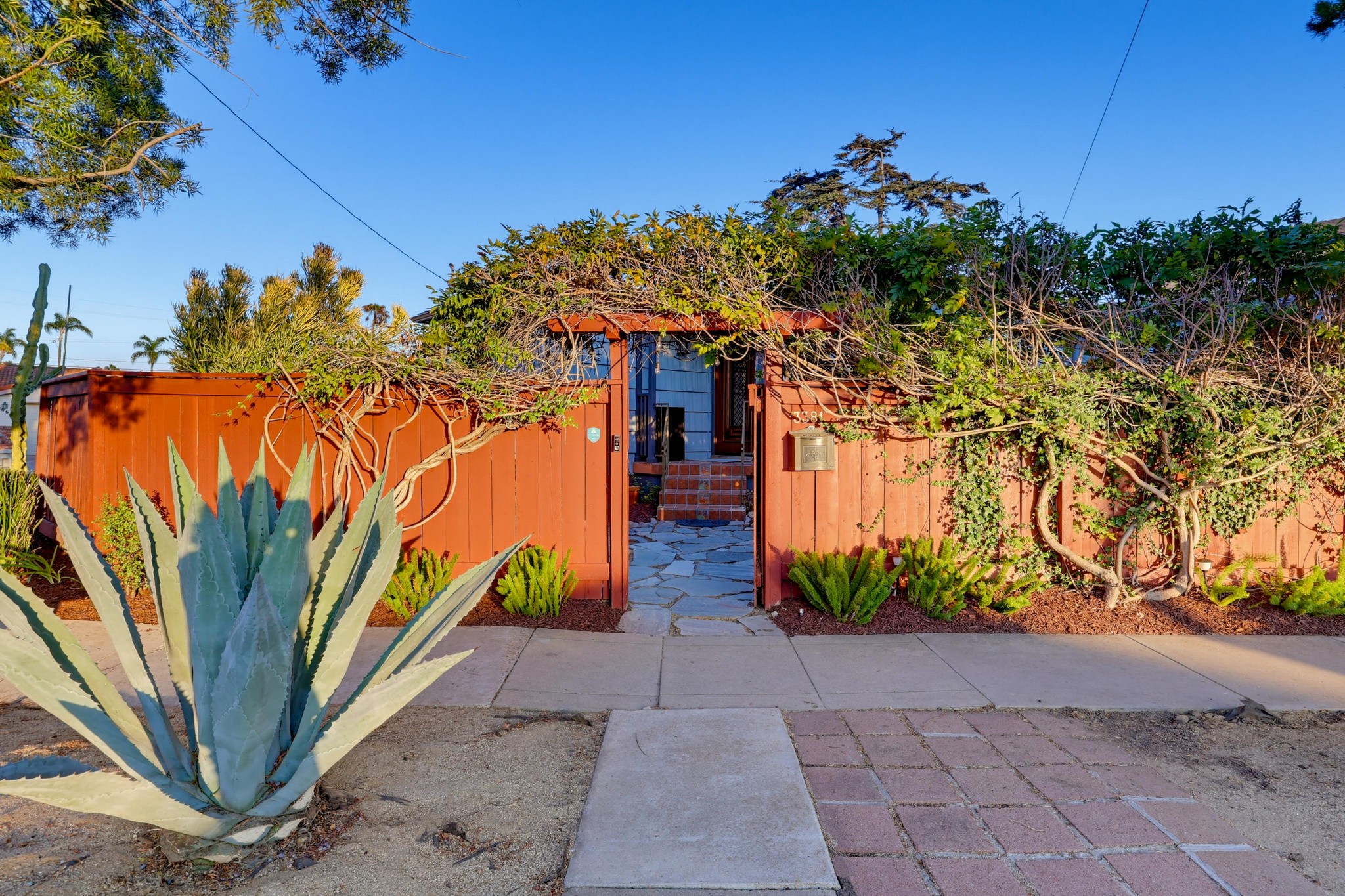 Virtual tour photo 63 of 76 for 3381 N Mountain View Dr