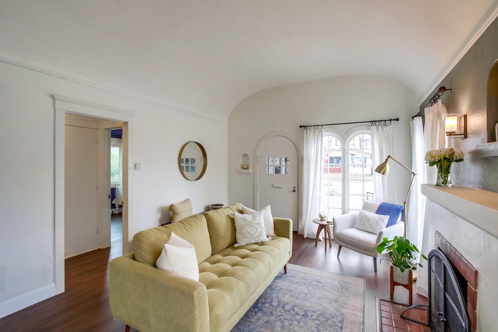 Virtual tour photo 10 of 56 for 3387 Bancroft