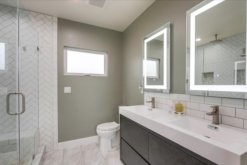 Virtual tour photo 25 of 56 for 3387 Bancroft