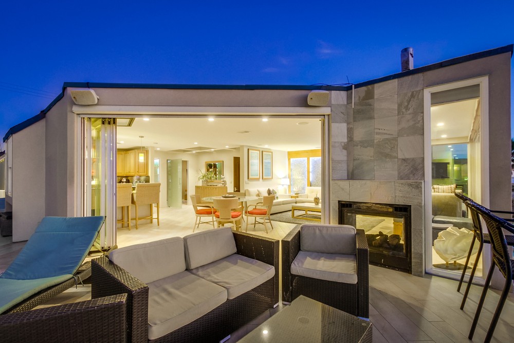 Virtual tour photo 13 of 99 for 3393 Ocean Front Walk
