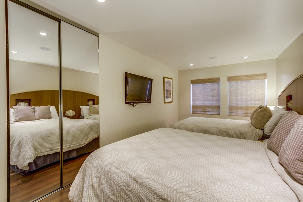 Virtual tour photo 36 of 99 for 3393 Ocean Front Walk