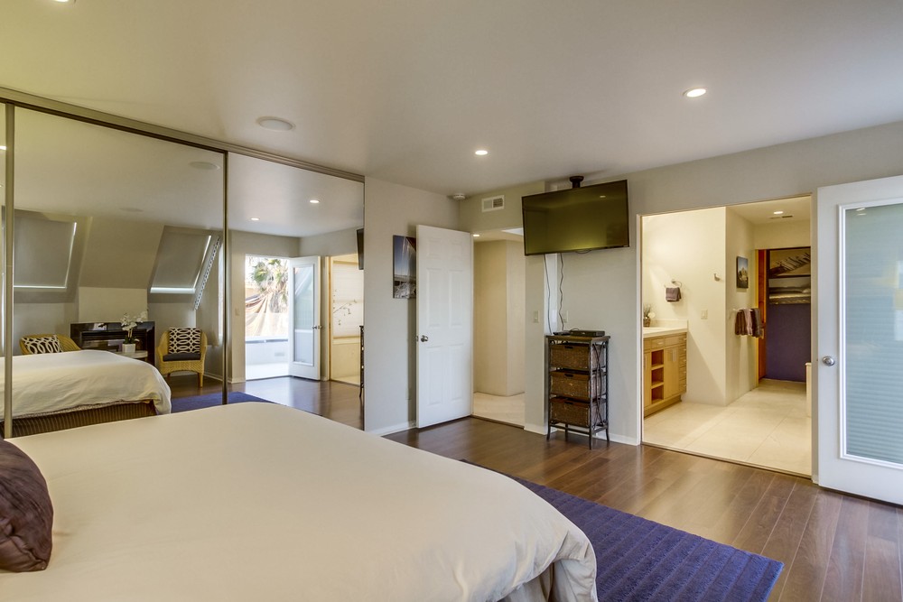 Virtual tour photo 46 of 99 for 3393 Ocean Front Walk