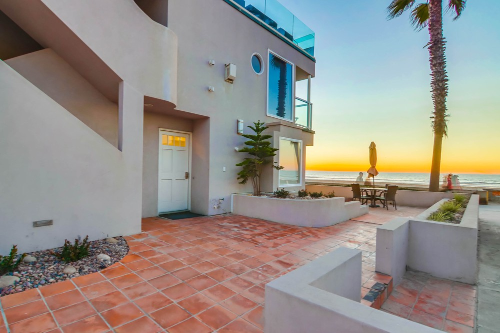 Virtual tour photo 16 of 63 for 3393 Ocean Front Walk