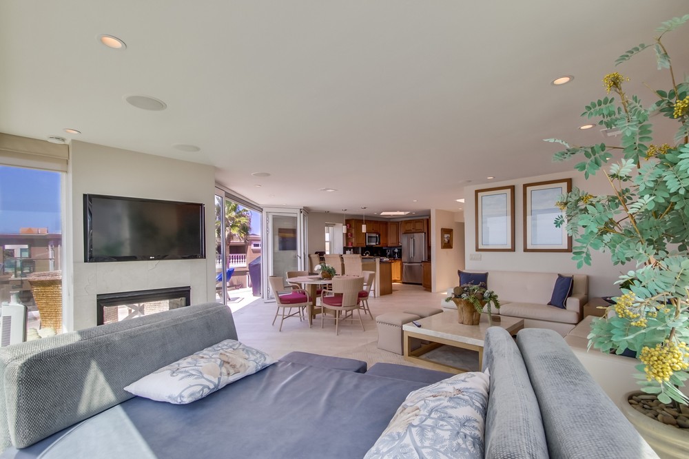 Virtual tour photo 18 of 81 for 3399 Ocean Front Walk