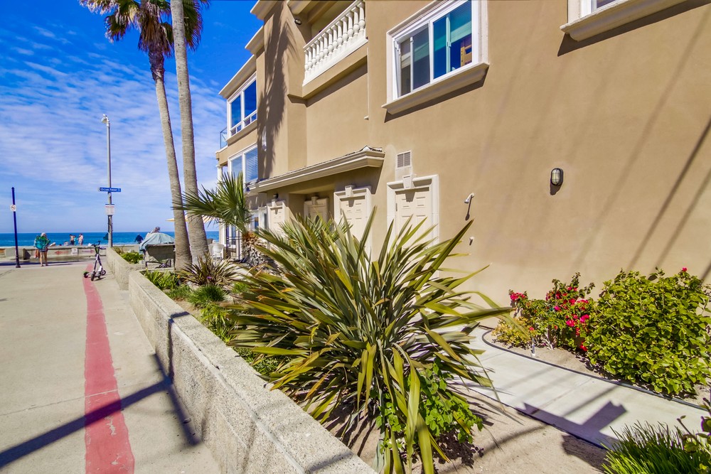 Virtual tour photo 3 of 102 for 3405 Ocean Front Walk