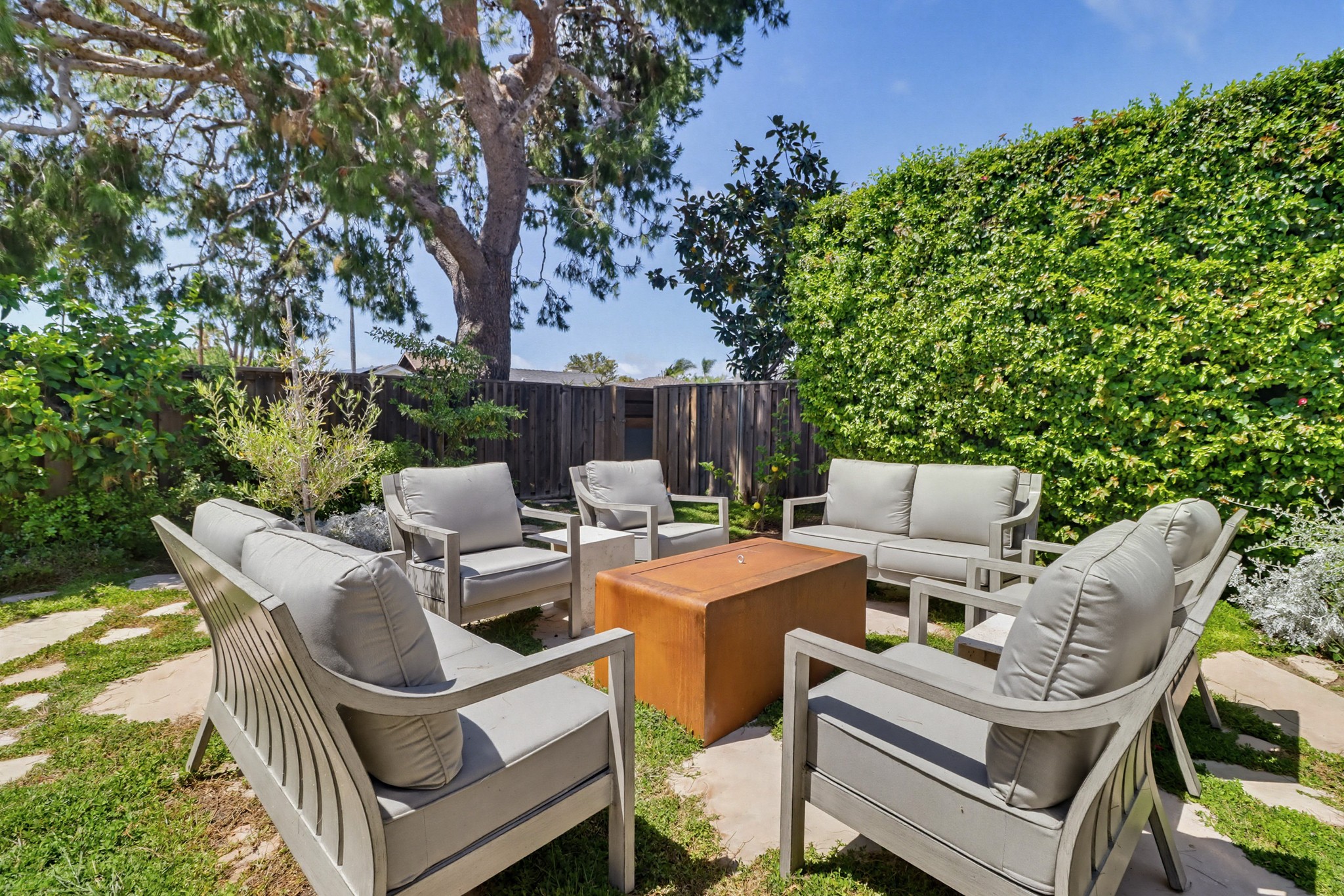 Virtual tour photo 60 of 72 for 3412 Russell St