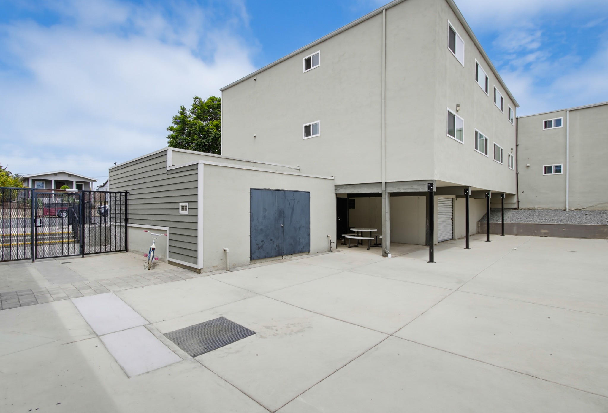 Virtual tour photo 7 of 71 for 3423 Marlborough Ave