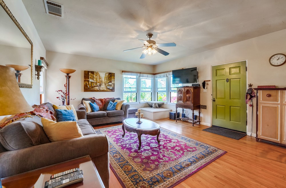 Virtual tour photo 10 of 50 for 3427 Redwood St