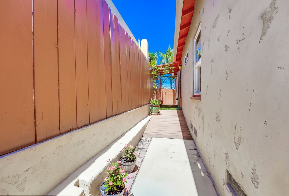 Virtual tour photo 38 of 50 for 3427 Redwood St
