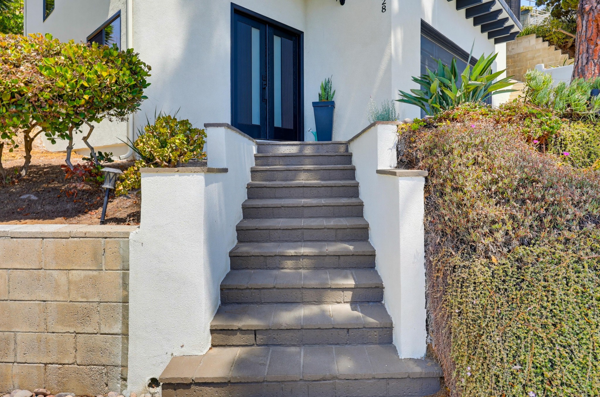 Virtual tour photo 5 of 83 for 3428 Quimby St