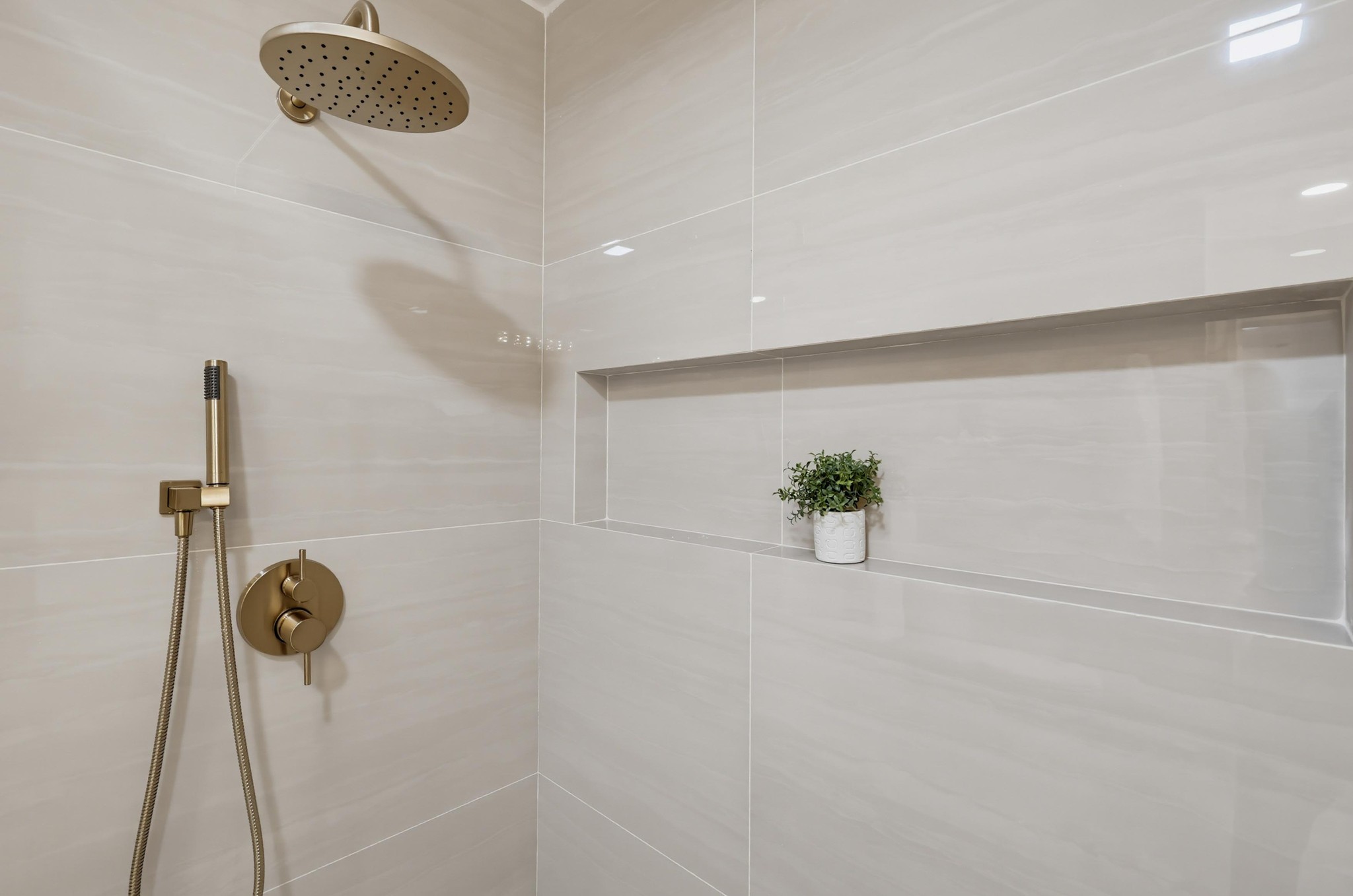 Virtual tour photo 57 of 83 for 3428 Quimby St