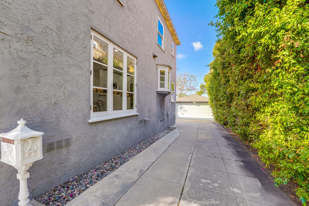 Virtual tour photo 79 of 80 for 3430 Yonge St