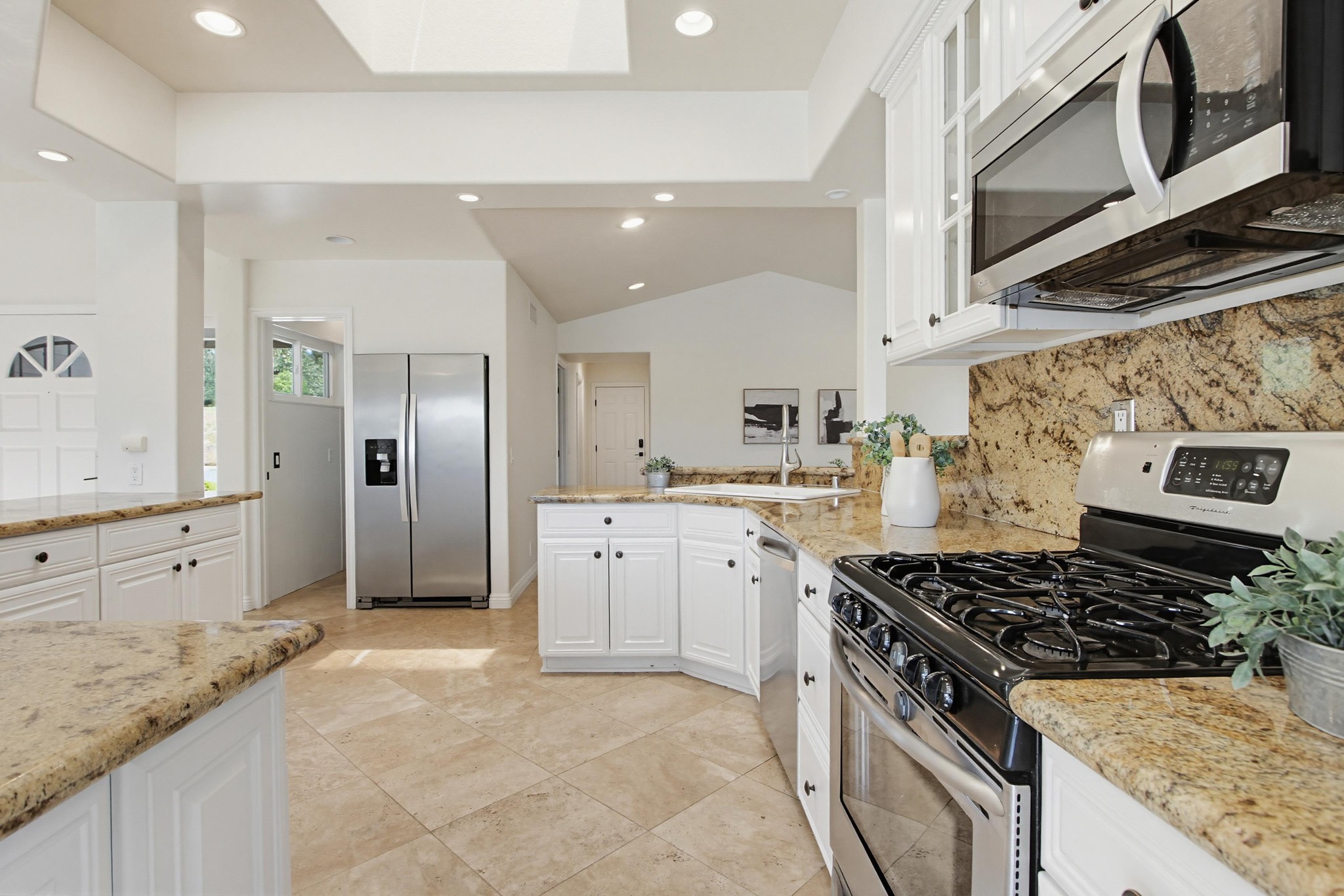 Virtual tour photo 14 of 63 for 3439 Southwood Dr