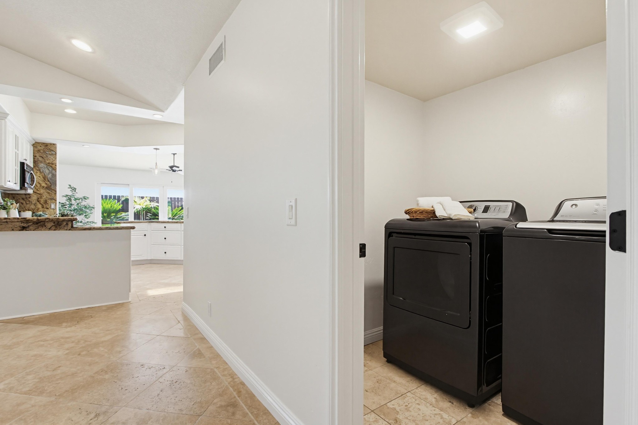 Virtual tour photo 26 of 63 for 3439 Southwood Dr
