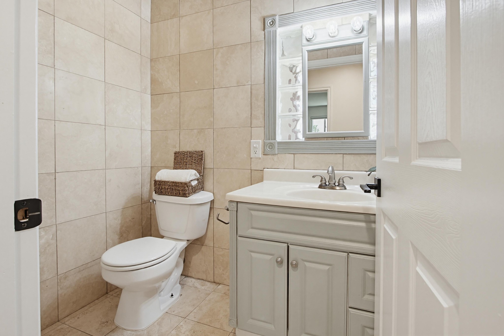 Virtual tour photo 31 of 63 for 3439 Southwood Dr
