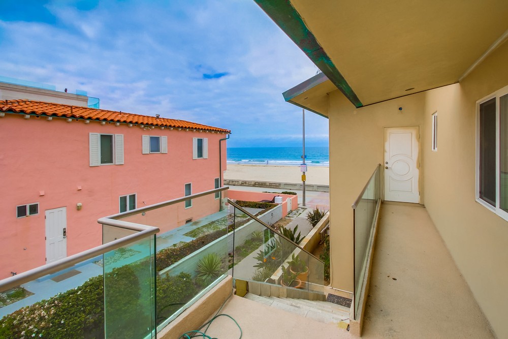 Virtual tour photo 1 of 38 for 3443 Ocean Front Walk i