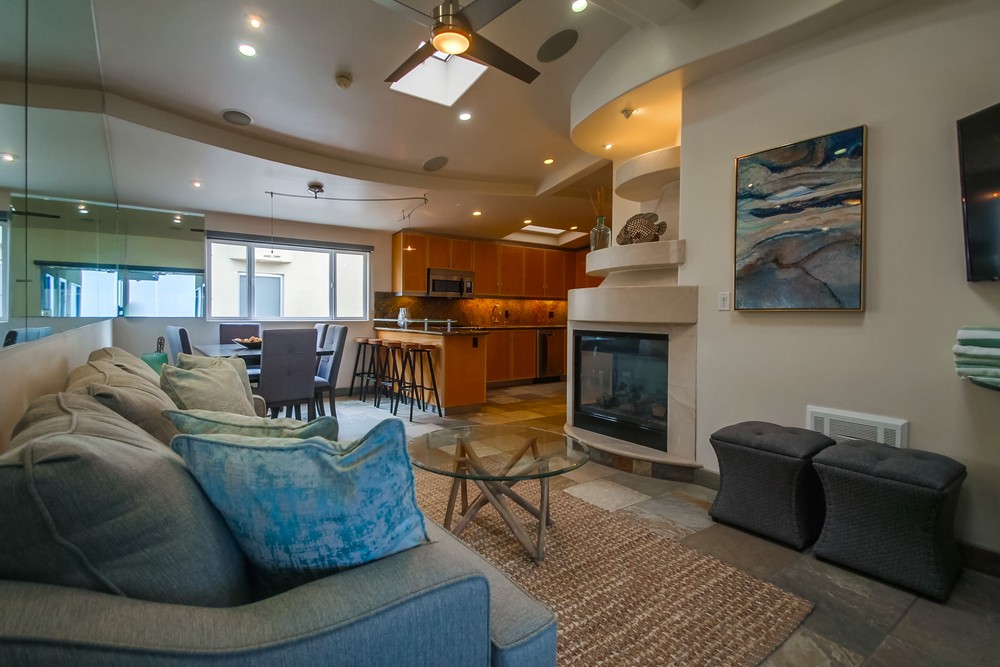 Virtual tour photo 3 of 38 for 3443 Ocean Front Walk i