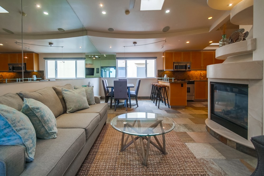 Virtual tour photo 4 of 38 for 3443 Ocean Front Walk i