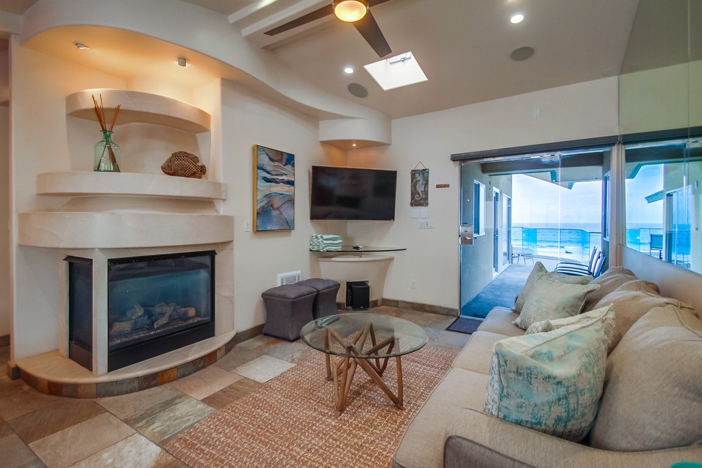 Virtual tour photo 7 of 38 for 3443 Ocean Front Walk i