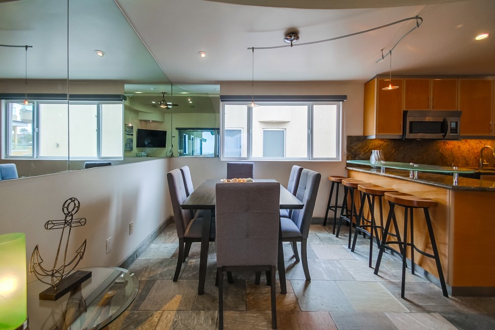 Virtual tour photo 9 of 38 for 3443 Ocean Front Walk i