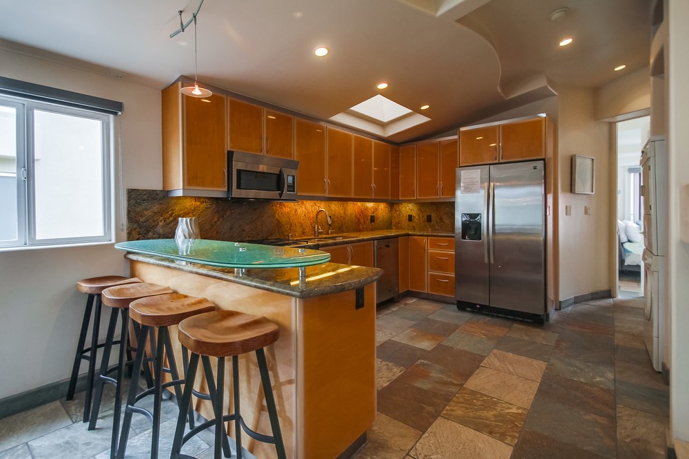 Virtual tour photo 11 of 38 for 3443 Ocean Front Walk i