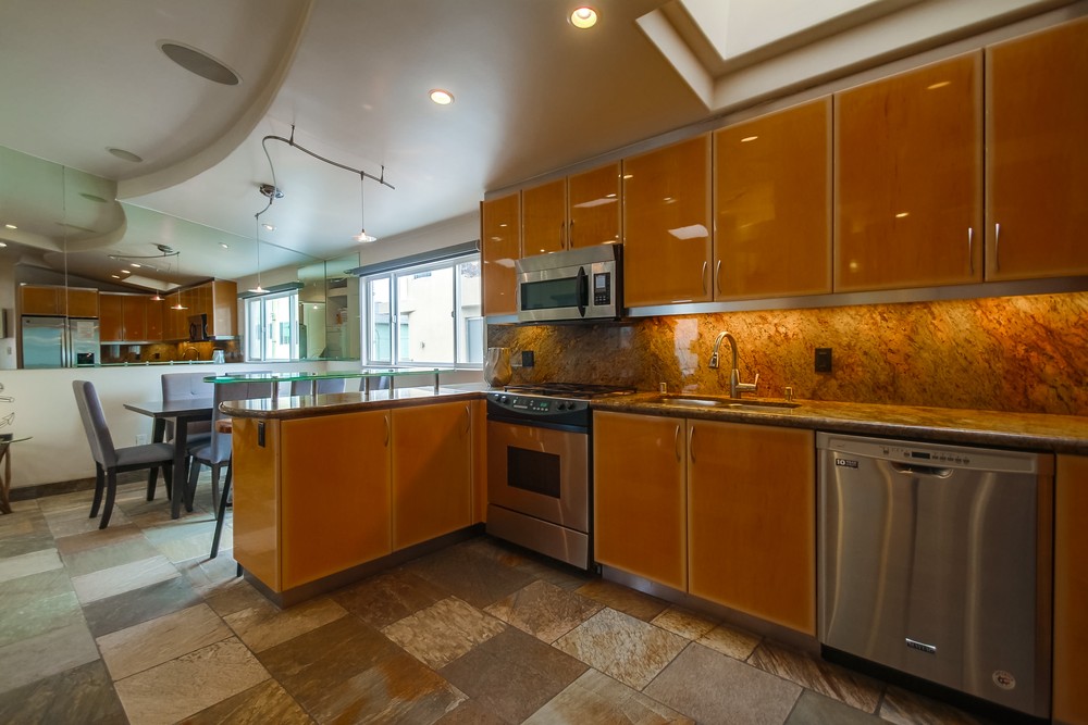 Virtual tour photo 13 of 38 for 3443 Ocean Front Walk i