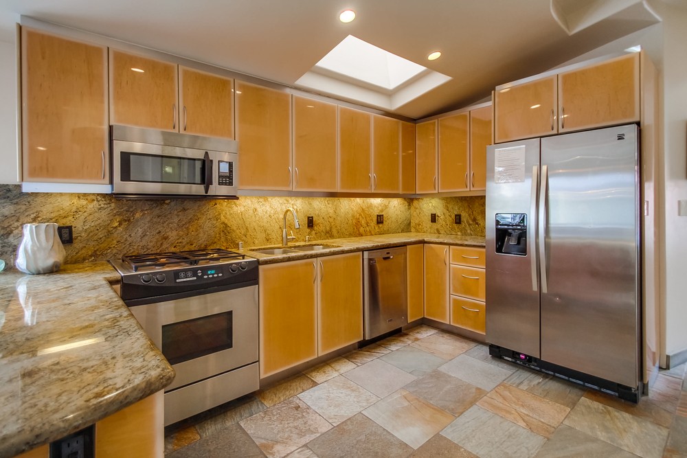 Virtual tour photo 15 of 38 for 3443 Ocean Front Walk i