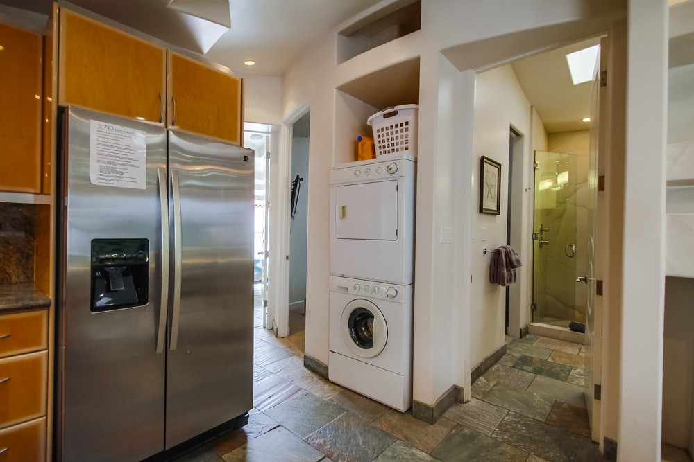 Virtual tour photo 17 of 38 for 3443 Ocean Front Walk i