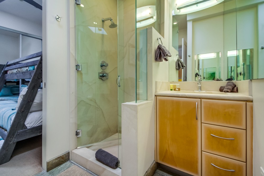 Virtual tour photo 20 of 38 for 3443 Ocean Front Walk i