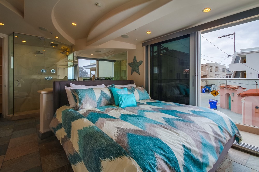 Virtual tour photo 24 of 38 for 3443 Ocean Front Walk i